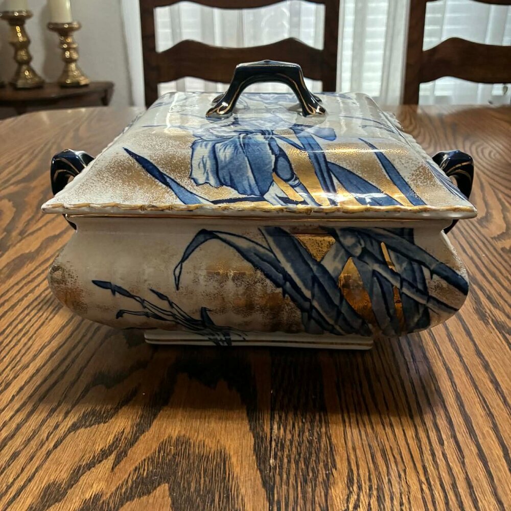 ✨ Elegant Blue Iris Porcelain Soup Tureen with Lid – Gold Accents – Vintage Serv